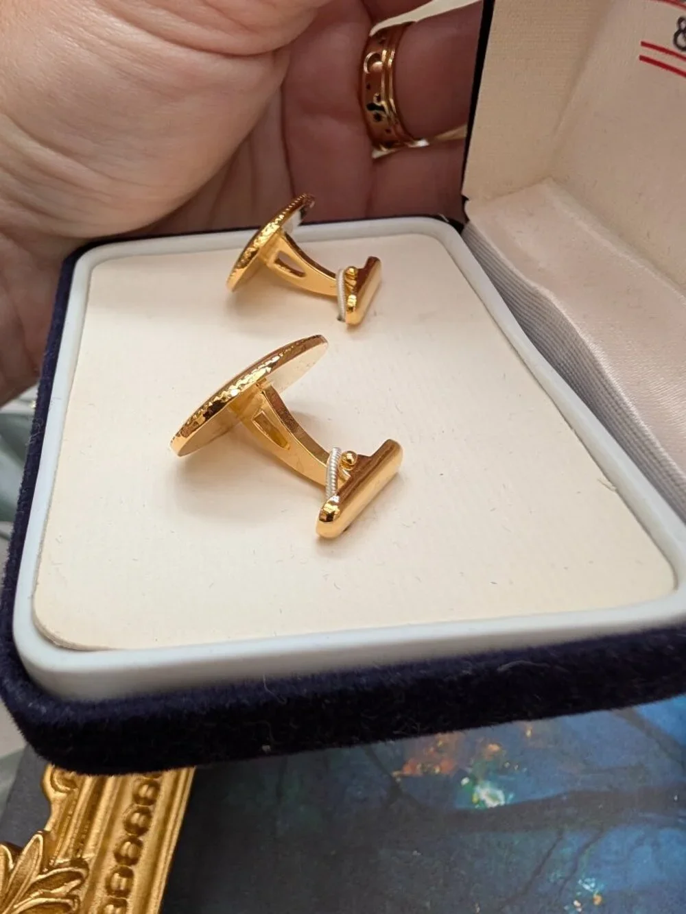 Roundtree & Yorke deadstock vintage gold tone circle cuff links